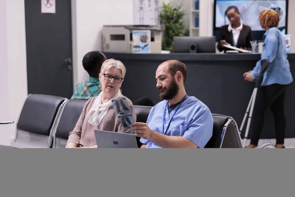 Quels sont les principes pour interpréter les adaptations cinématographiques de pièces de théâtre ?